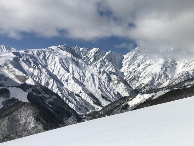 スノボで楽しむ雪山の魅力